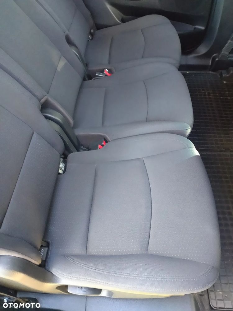 Kia Carens - 13