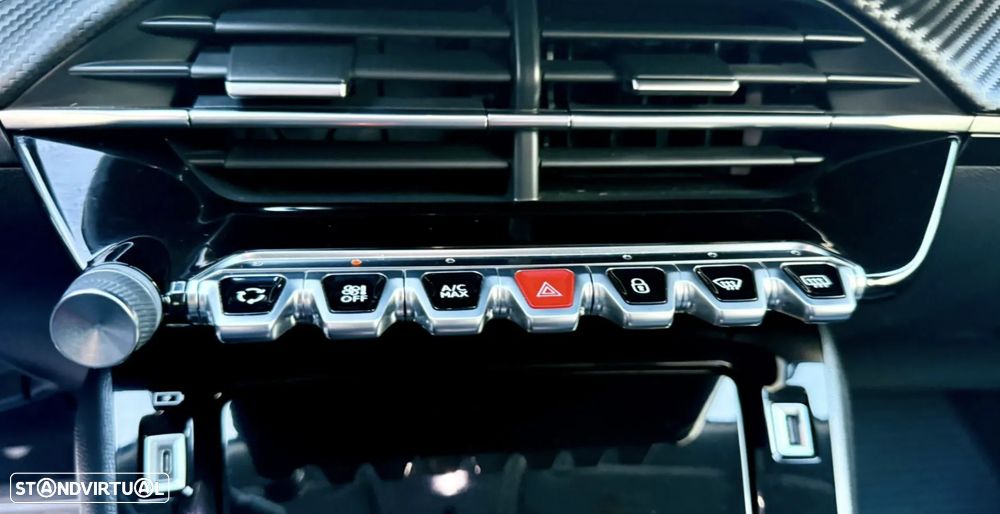 Peugeot e-2008 Allure Pack - 11