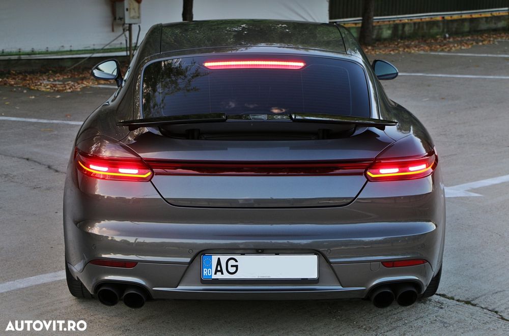 Porsche Panamera 4.8 PDK GTS - 11