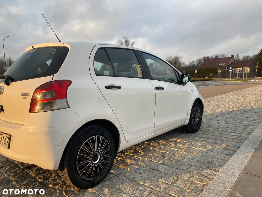 Toyota Yaris 1.0 Terra EU5 - 3