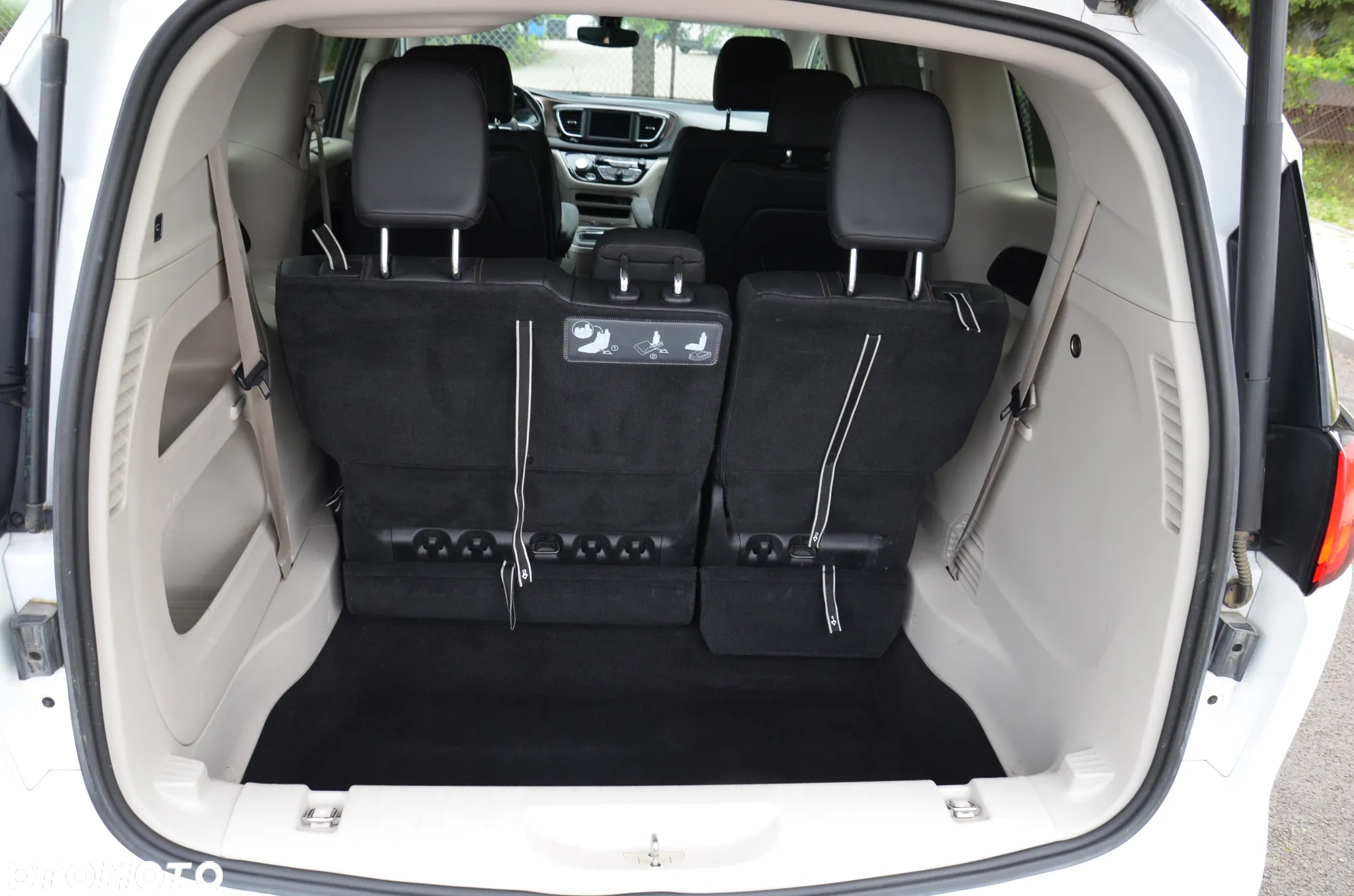Chrysler Pacifica - 18