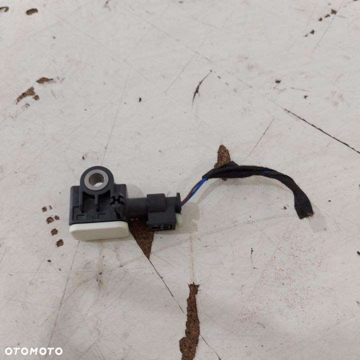 CZUJNIK UDERZENIOWY MERCEDES 1668210151 SENSOR AIRBAG A W176 B W246 CLA W117 GLA W156 Z KOSTKA ORYGINAL DEMONTAZ - 1