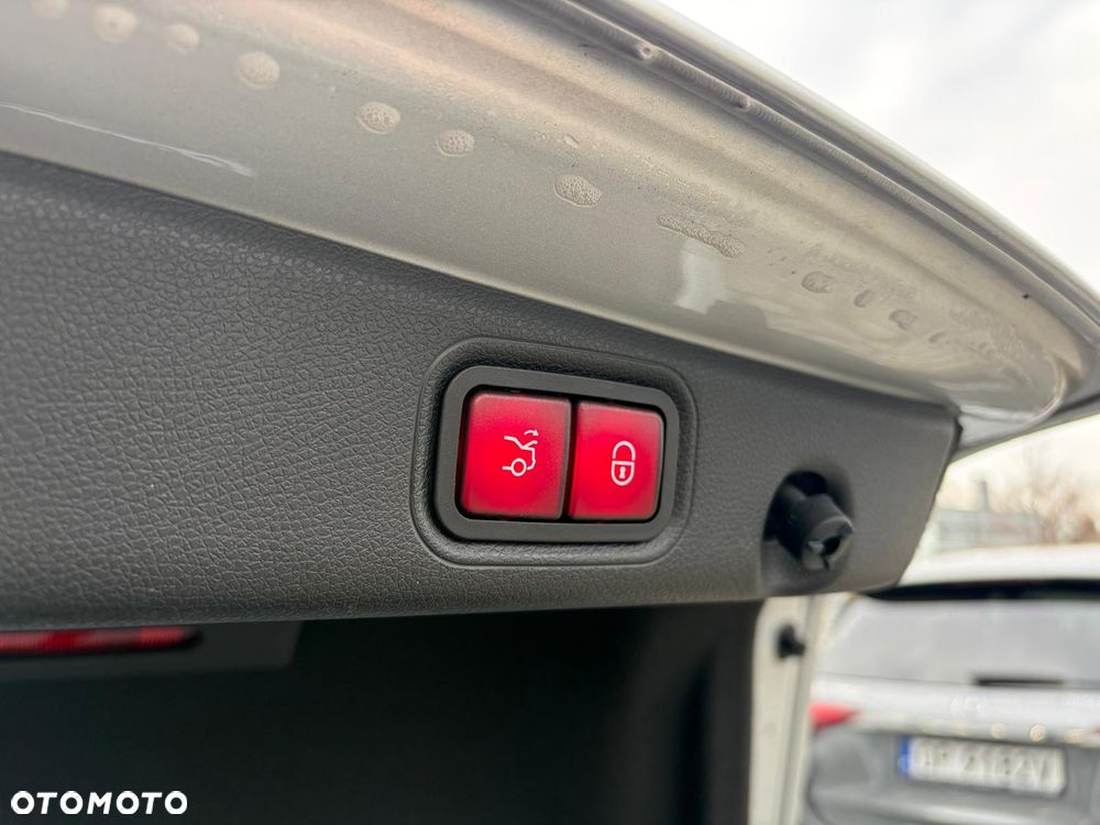 Mercedes-Benz Klasa E AMG 63 4Matic AMG Speedshift 9G-MCT - 21