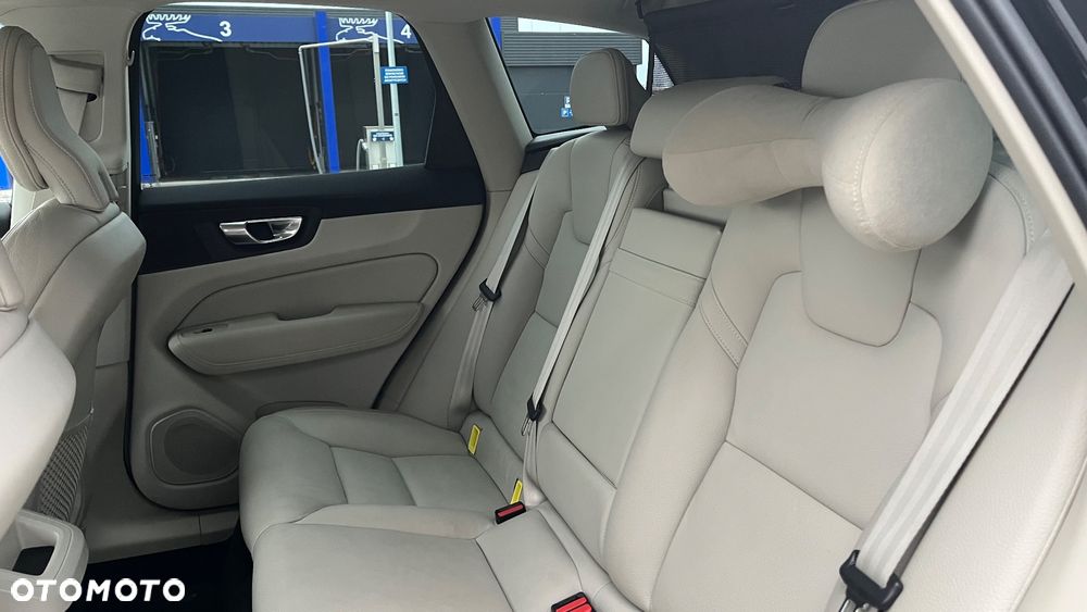 Volvo XC 60 B4 B Momentum Pro - 16