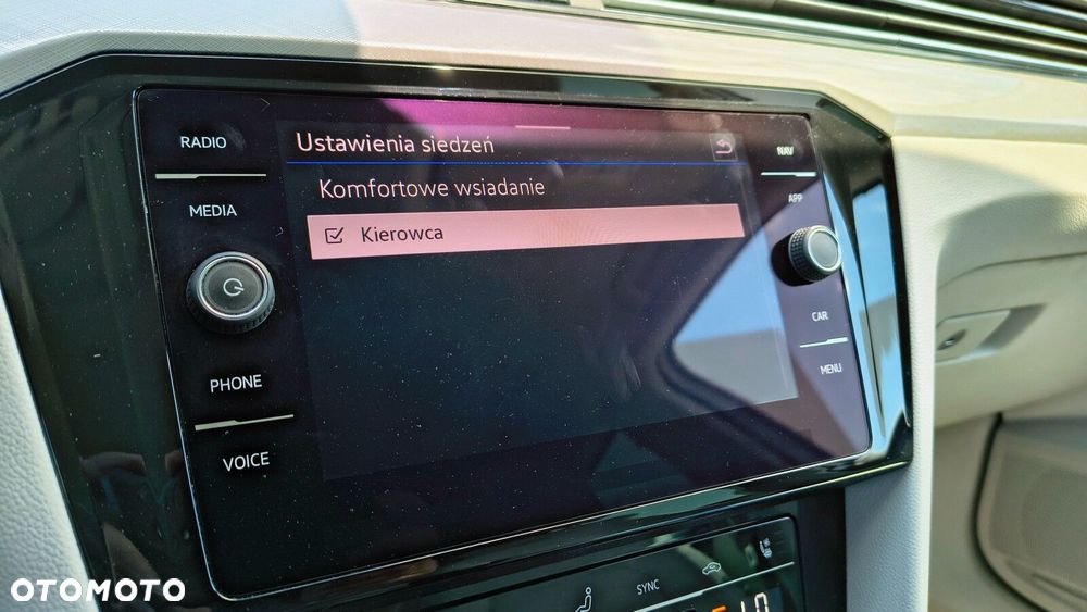 Volkswagen Passat Variant 2.0 TDI 4Mot Elegance DSG - 22
