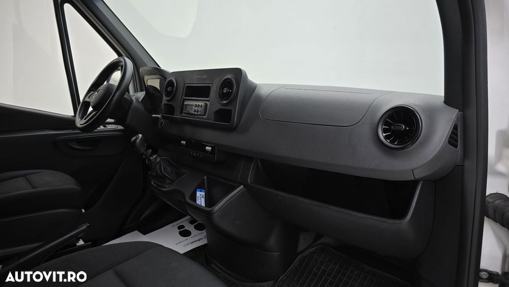Mercedes-Benz Sprinter - 20