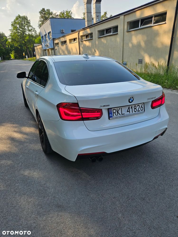 BMW Seria 3 330i xDrive - 4