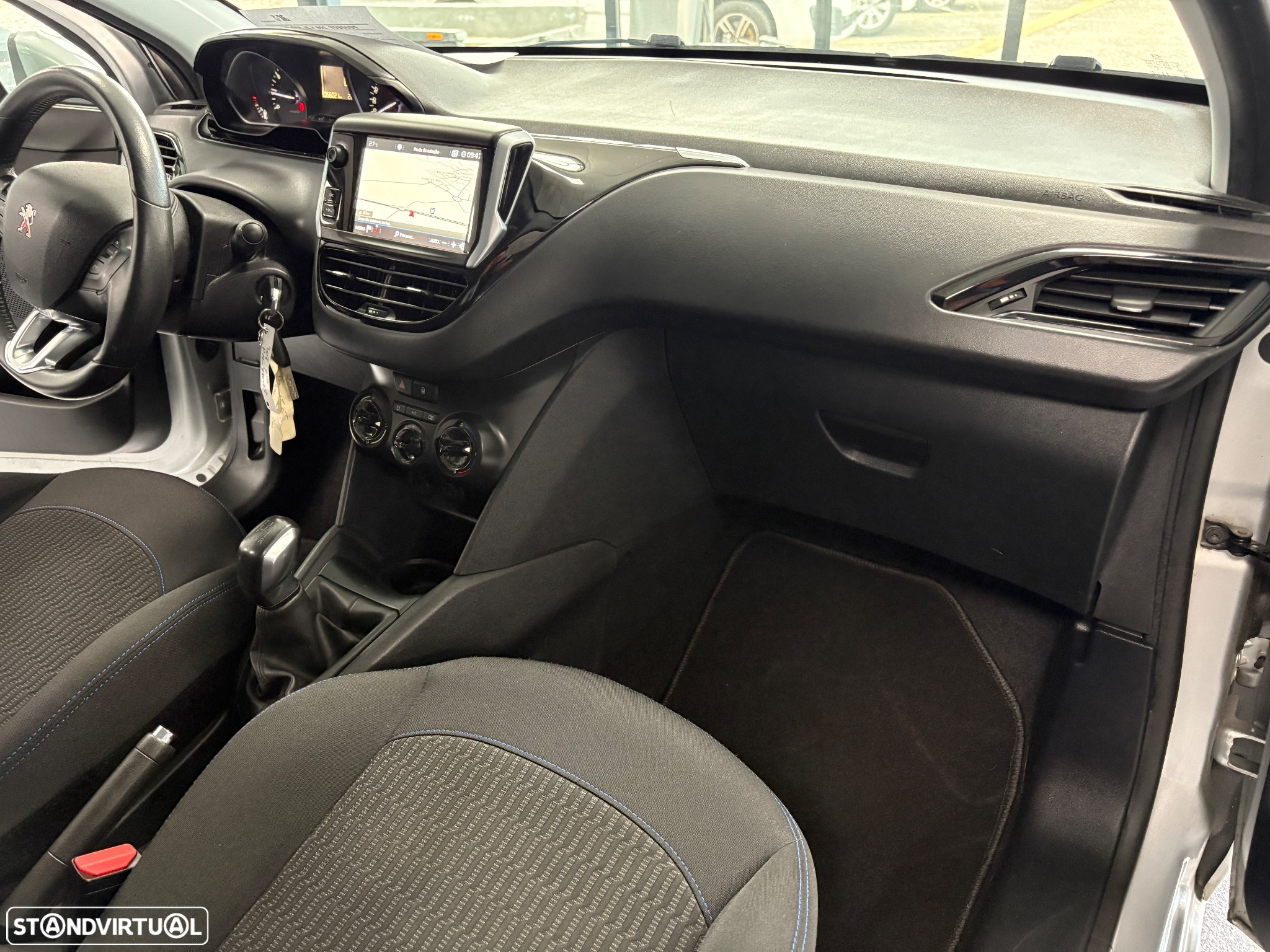 Peugeot 208 1.2 PureTech Signature - 34