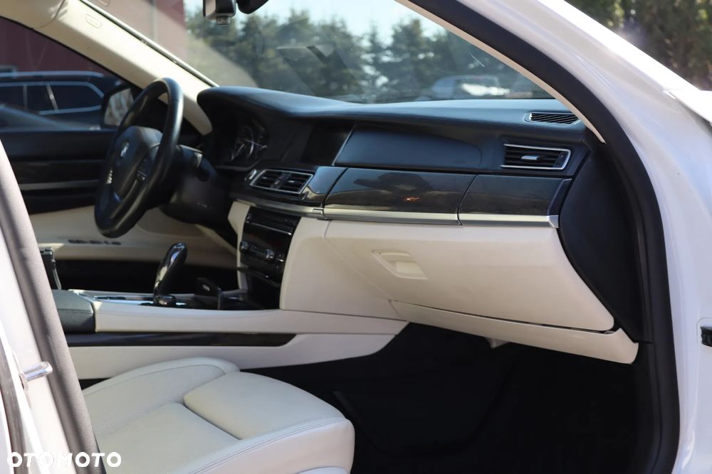 BMW Seria 7 750Li - 31