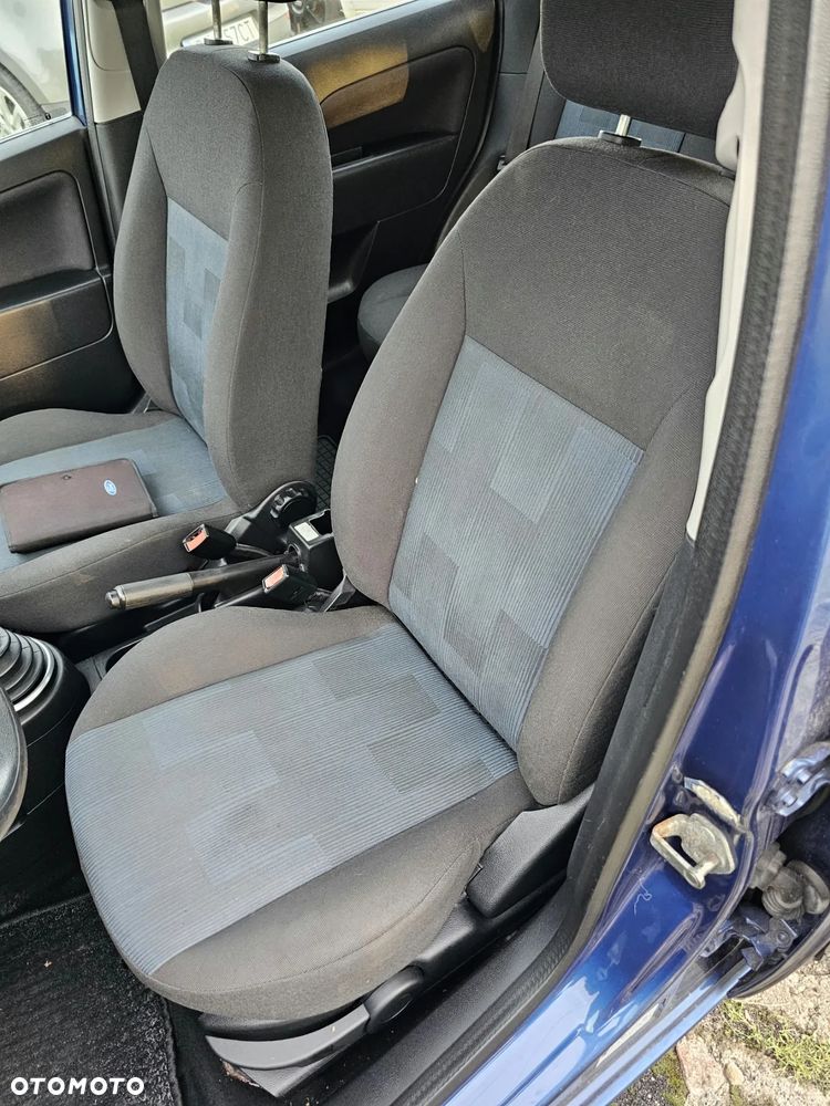 Ford Fiesta 1.4 Ambiente - 12