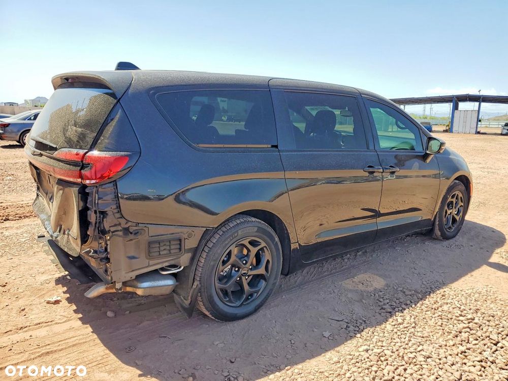 Chrysler Pacifica - 4