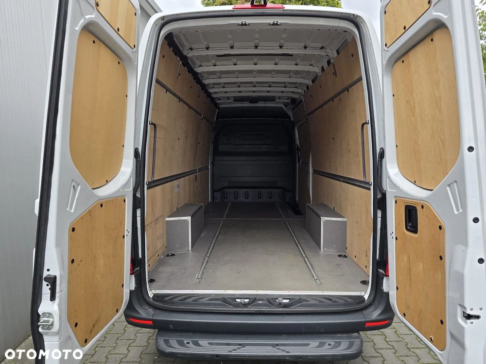 Mercedes-Benz Sprinter 317 - 12