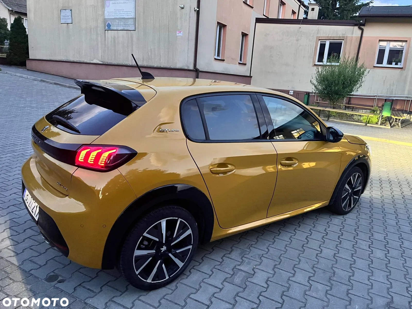 Peugeot 208 1.2 PureTech GT Line S&S EAT8 - 12
