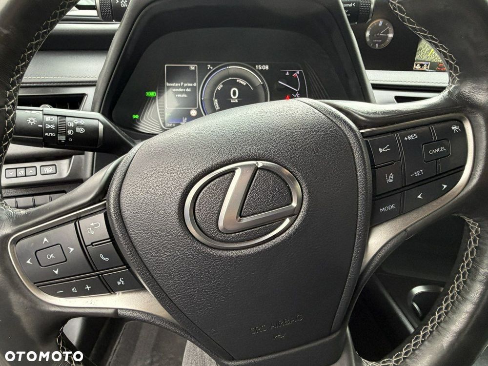 Lexus UX - 16
