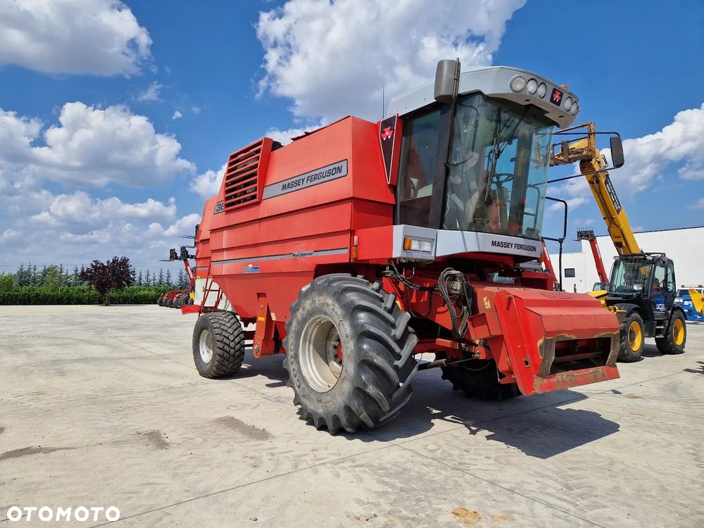 Massey Ferguson MF 36 Claas New Holland P600 - 1