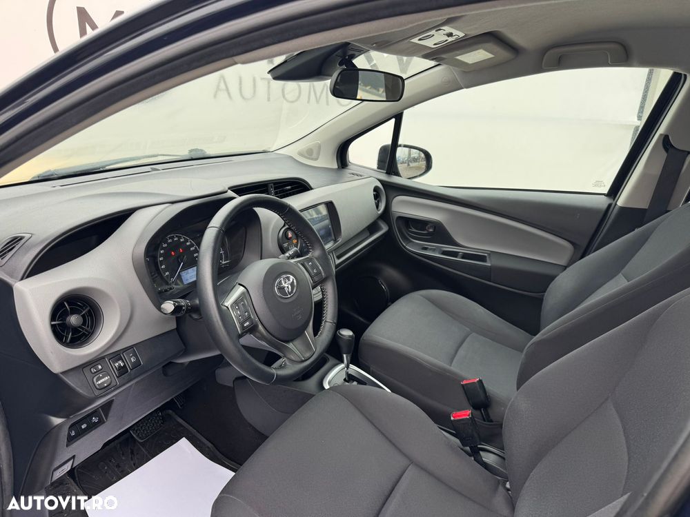 Toyota Yaris 1.5 VVT-i HSD Dynamic Bi-tone - 8