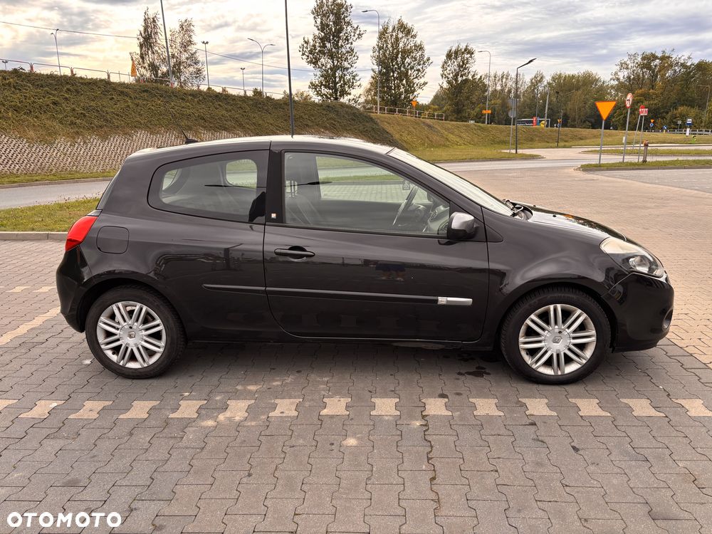 Renault Clio 2010 photo 2