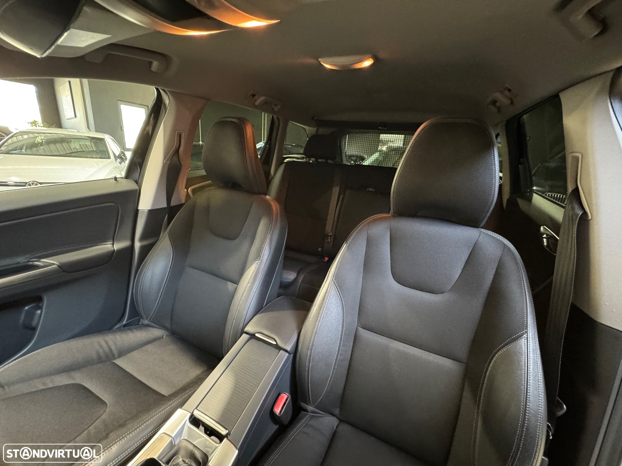 Volvo XC 60 2.0 D4 Momentum - 32