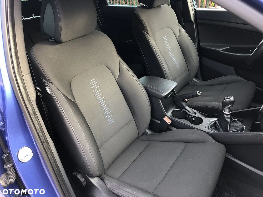 Hyundai Tucson 1.6 GDI BlueDrive GO 2WD - 36