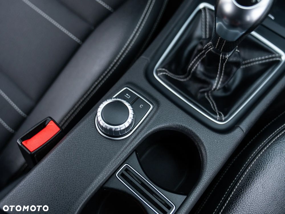 Mercedes-Benz CLA 200 d Urban - 36