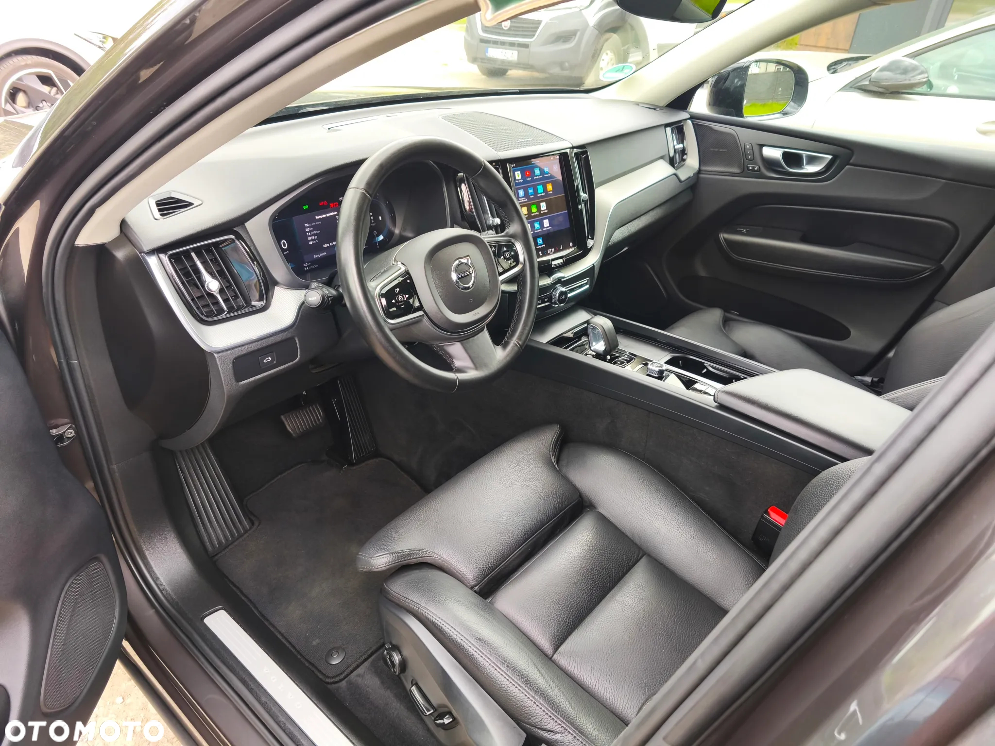 Volvo XC 60 B4 D AWD Plus Dark - 16