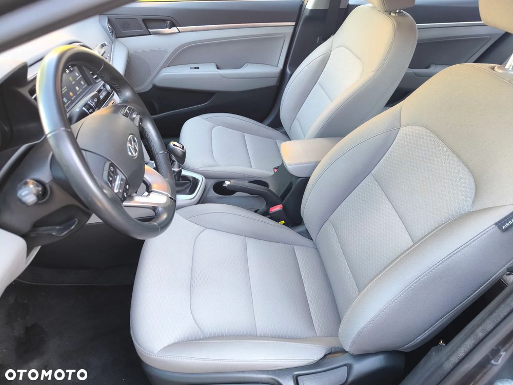 Hyundai Elantra - 14