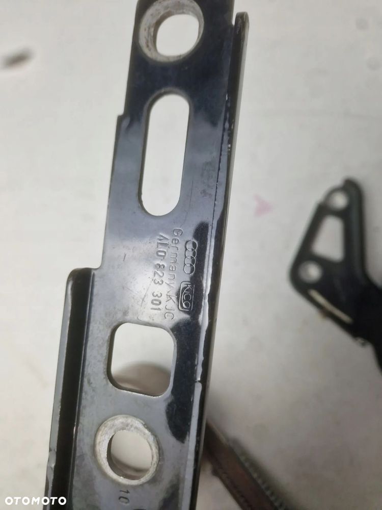 Zawias maski prawy 4L0823302 AUDI Q7 - 16