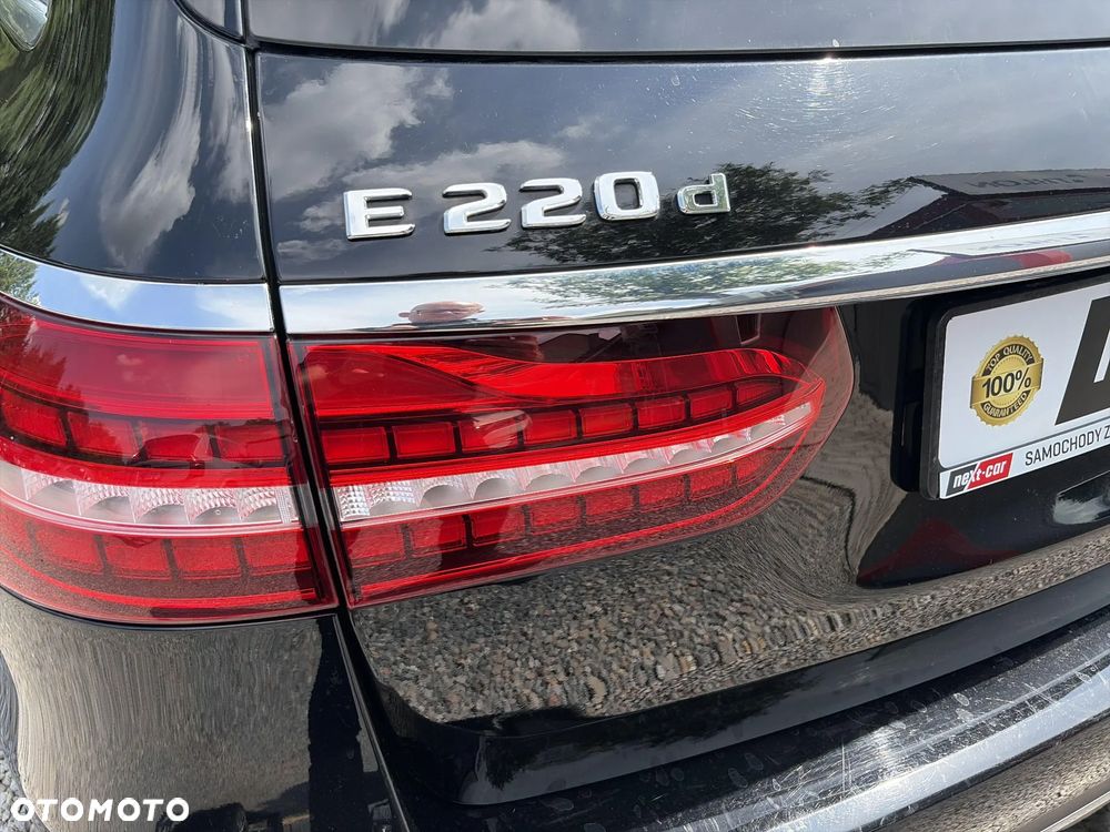 Mercedes-Benz Klasa E 220 d 4-Matic Exclusive - 36