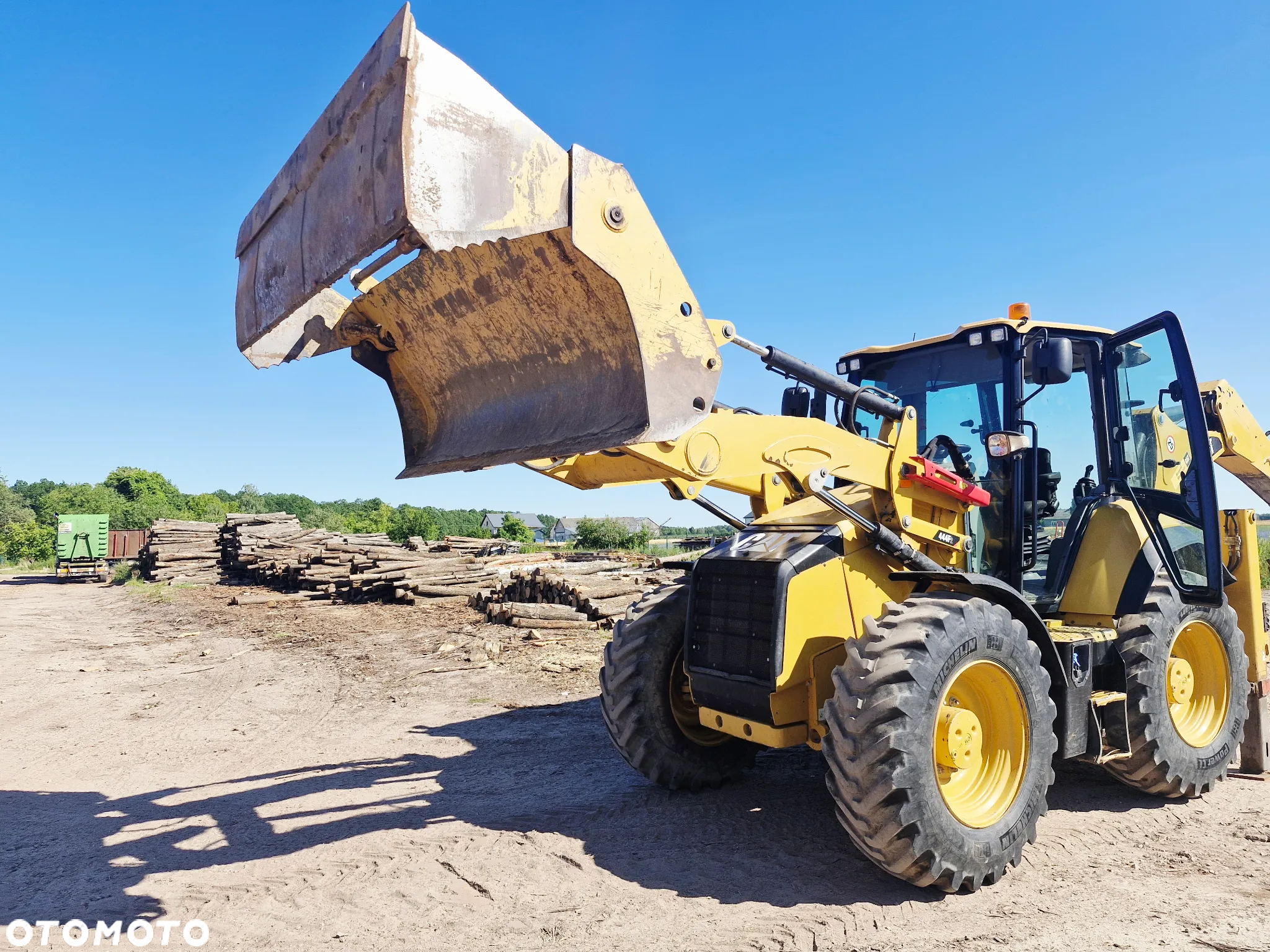 Caterpillar 444F2 - 8