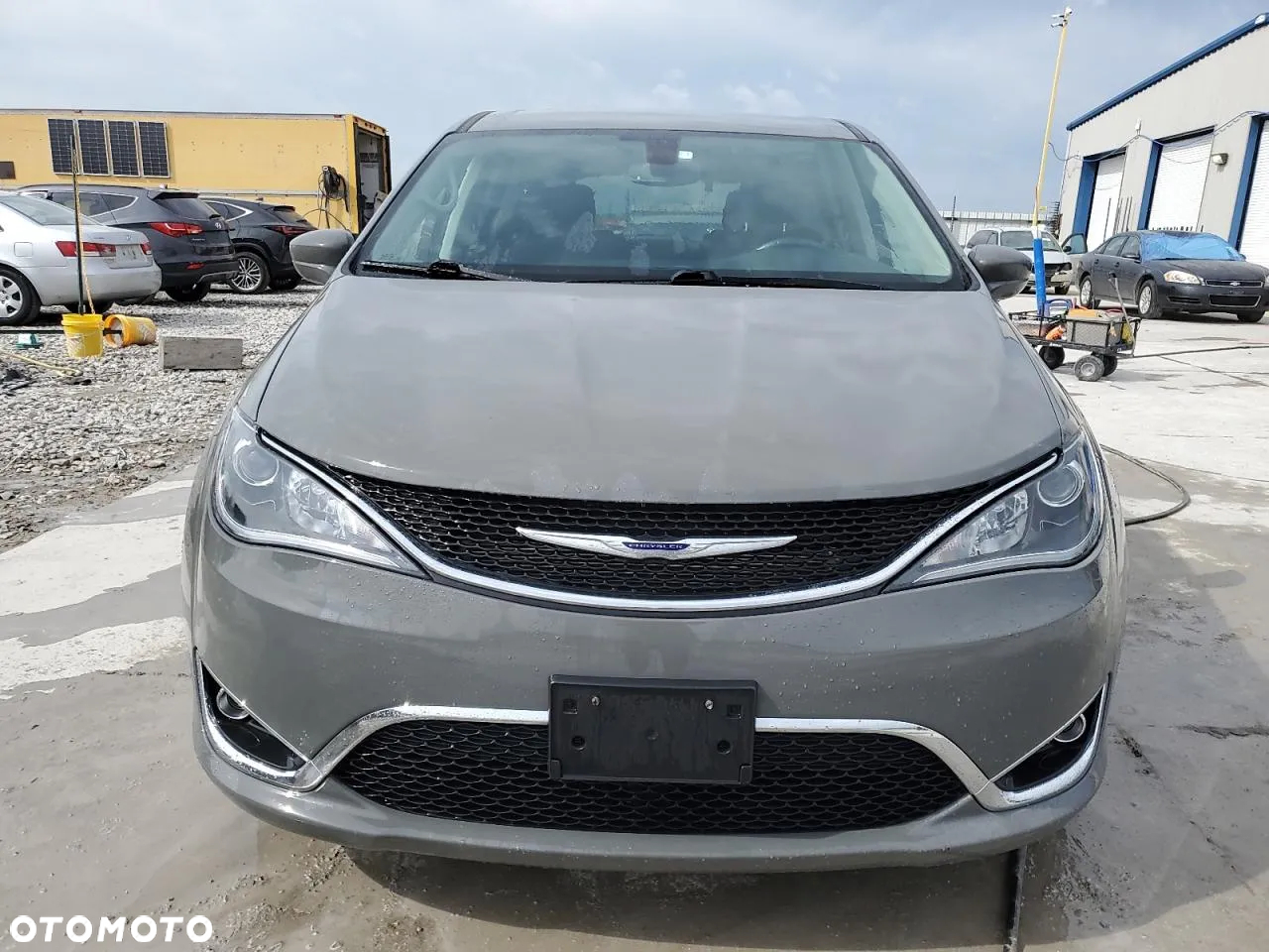 Chrysler Pacifica - 5