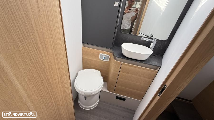 Adria Matrix 670 SC cama central e basculante - 32