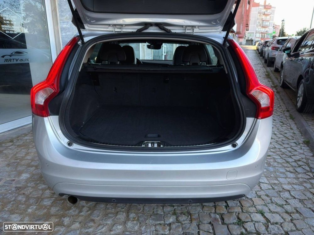 Volvo V60 2.0 D2 Momentum Drive - 15