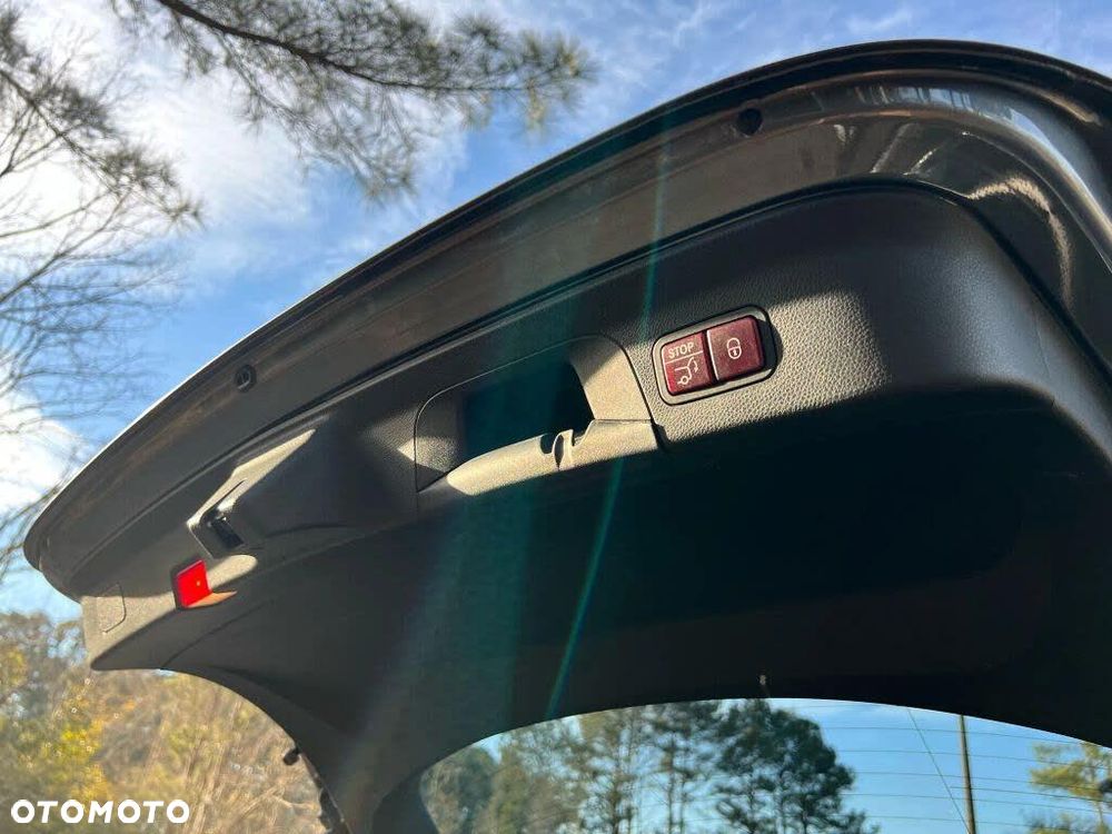 Mercedes-Benz GLC - 32