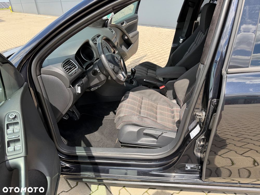 Volkswagen Golf - 10
