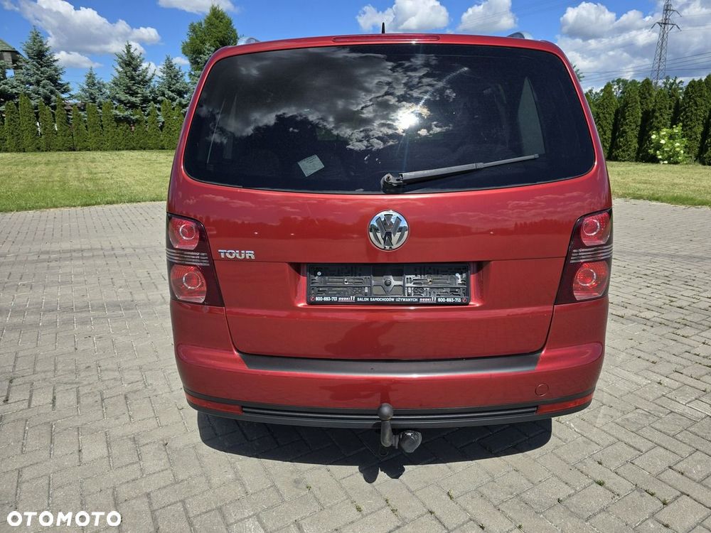 Volkswagen Touran - 12