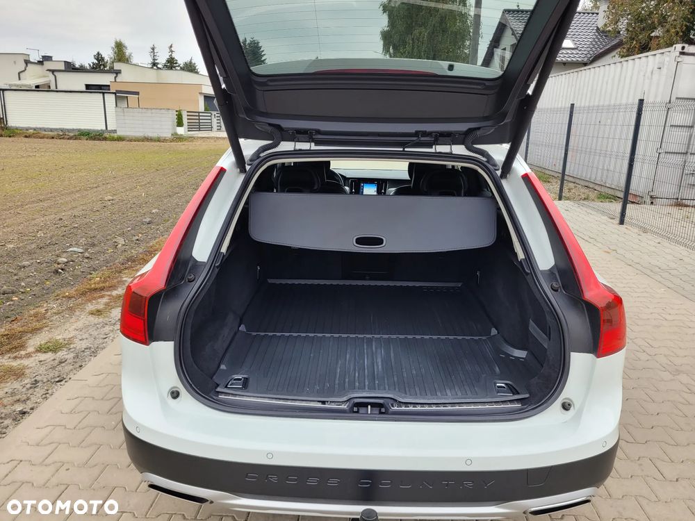 Volvo V90 Cross Country - 17