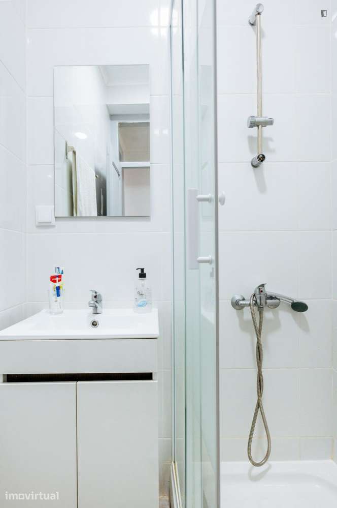 Quarto - localizado em Arroios Lisbon - Grande imagem: 4/26