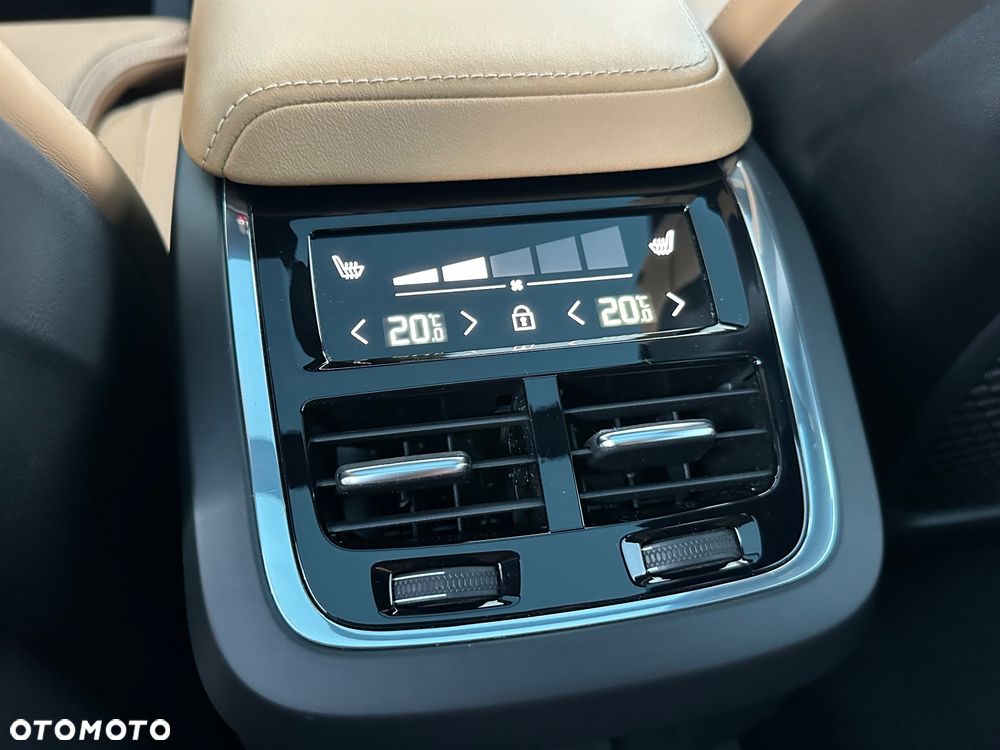 Volvo V60 Cross Country B4 D AWD Ultimate - 32