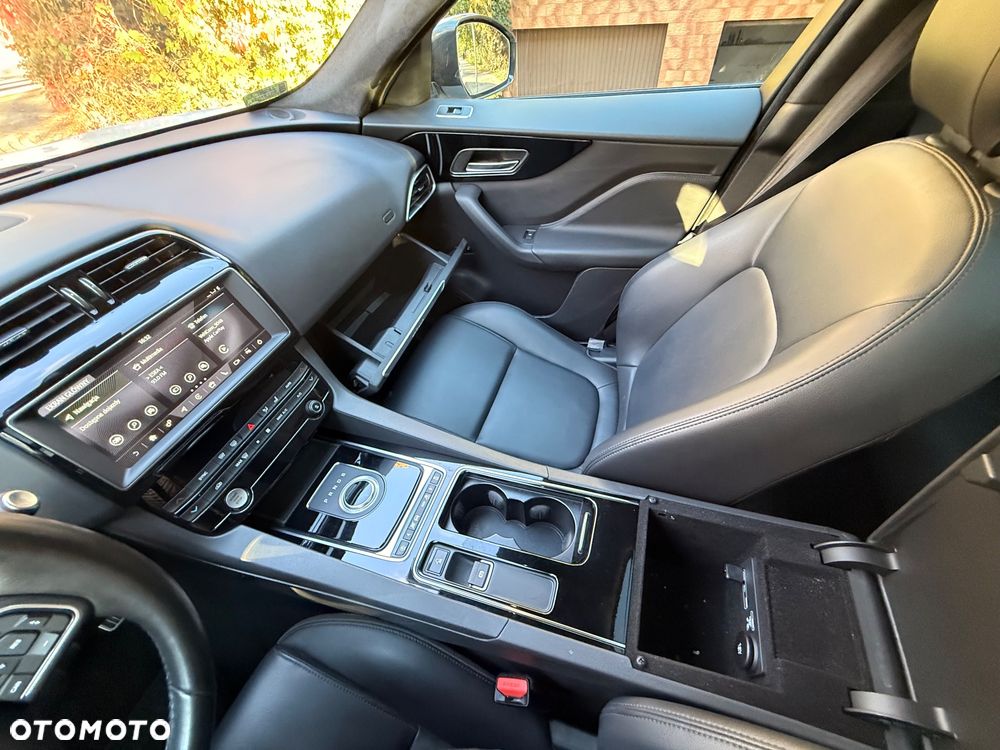 Jaguar F-Pace 25t AWD Prestige - 16