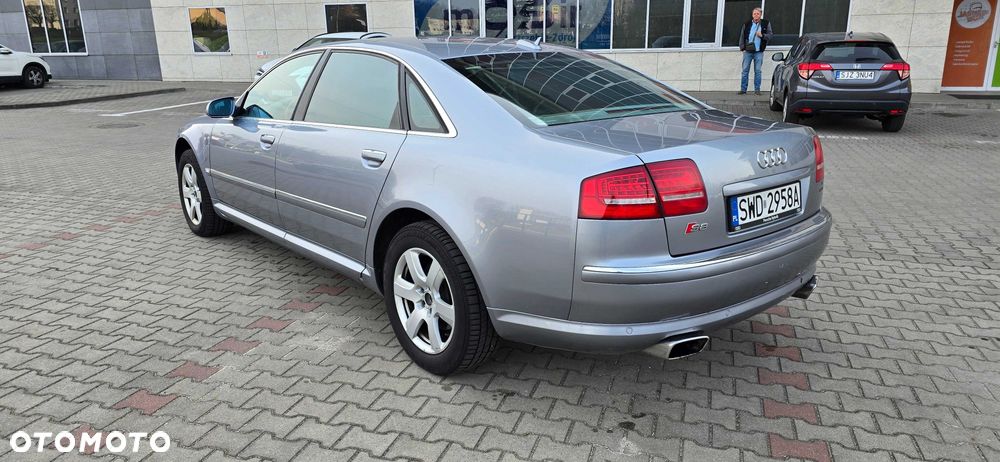 Audi A8 - 6