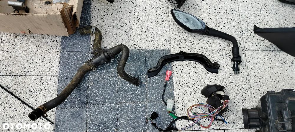 KTM DUKE 125 KOŁO FELGA OWIEWKA LAGI STELAZ OGON ZADUPEK SIEDZENIE 2022 - 13