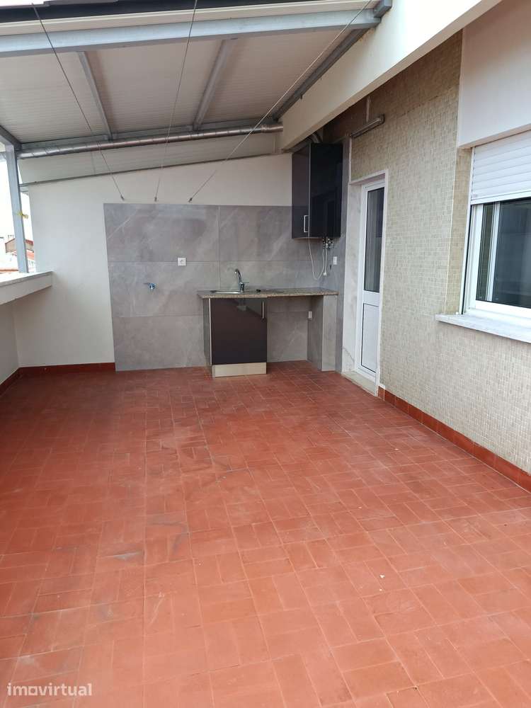 T2 PENTHOUSE ao metro de Alameda e Olaias - Grande imagem: 2/29