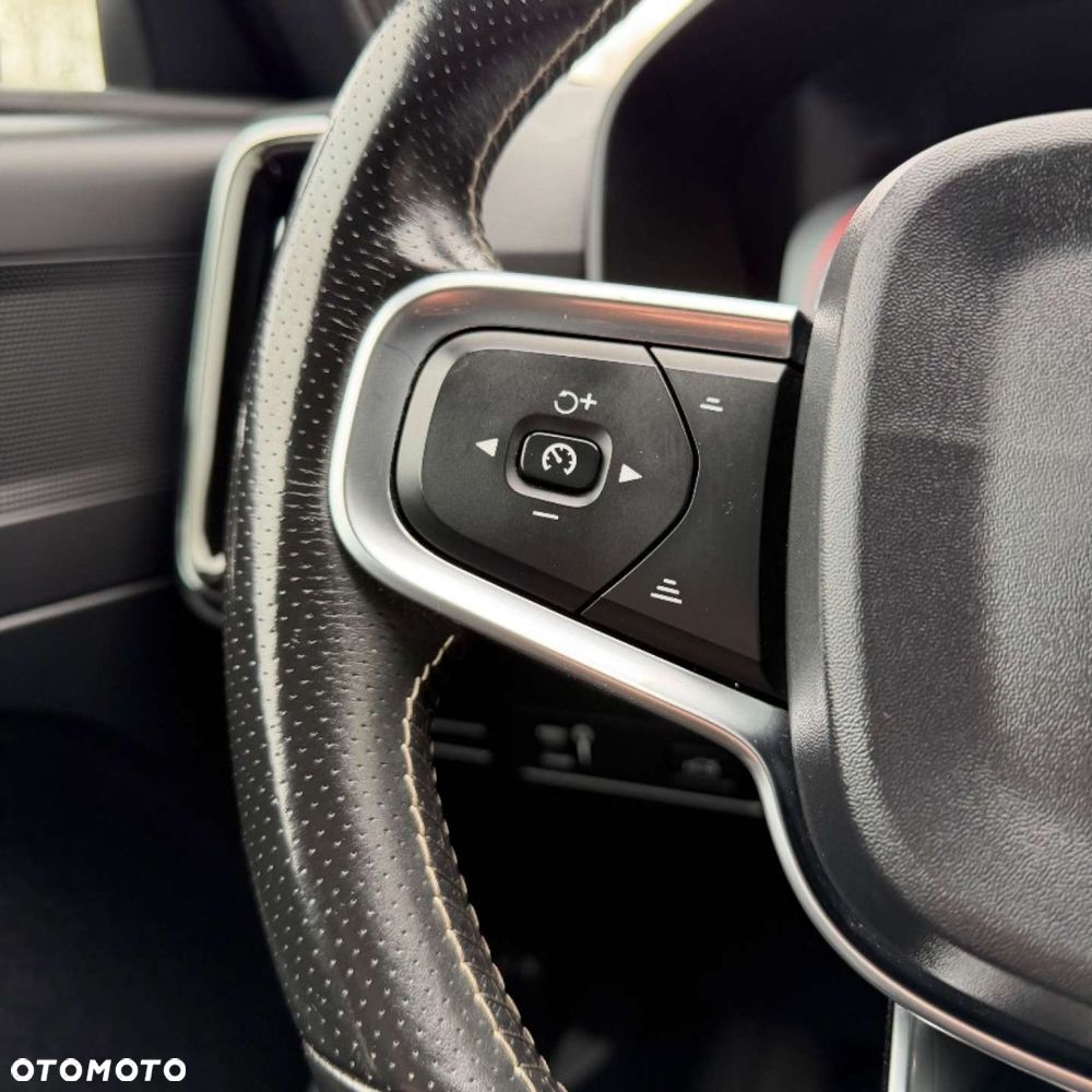 Volvo XC 40 D4 AWD R-Design (Intro Edition) - 30