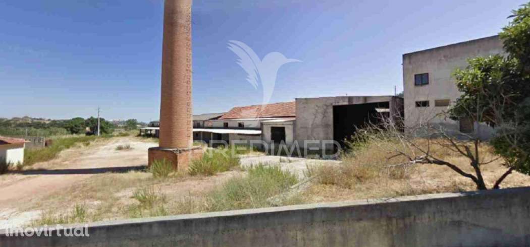 Unidade Industrial para recuperar em Santarém - Grande imagem: 5/8