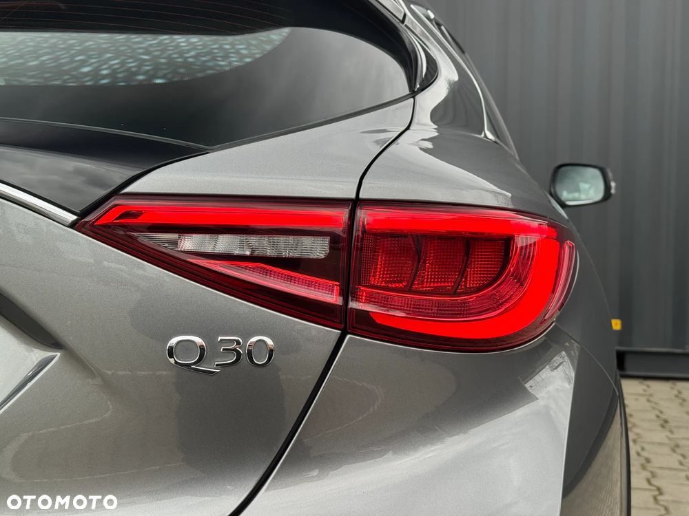 Infiniti Q30 2.2d Sport AWD 7DCT - 11