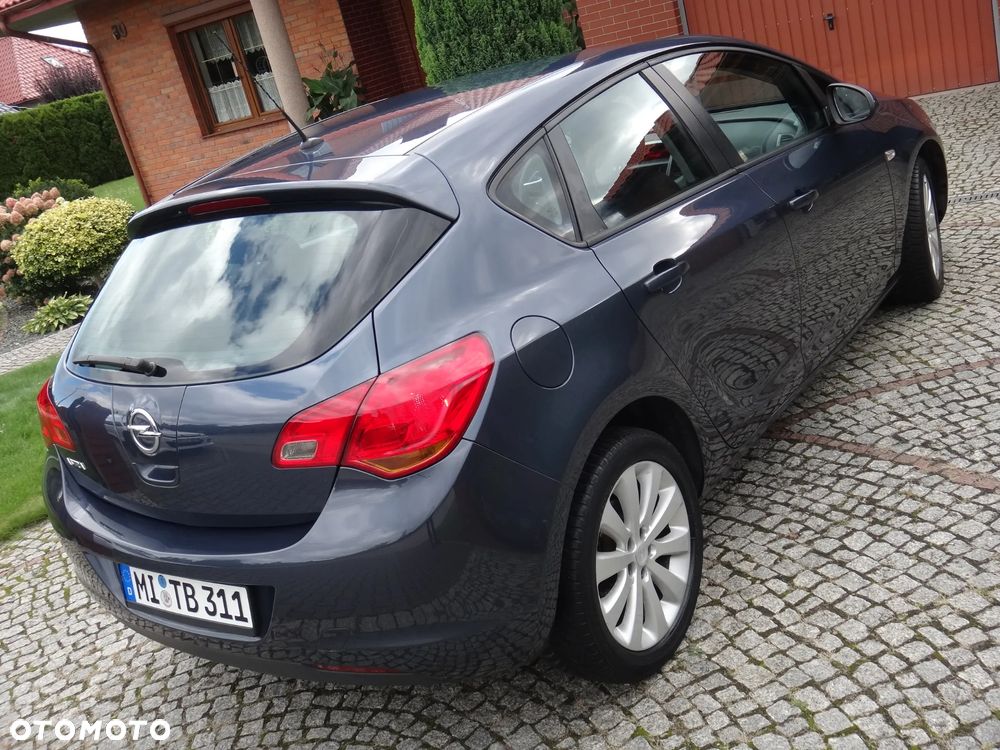 Opel Astra 1.6 Innovation - 20