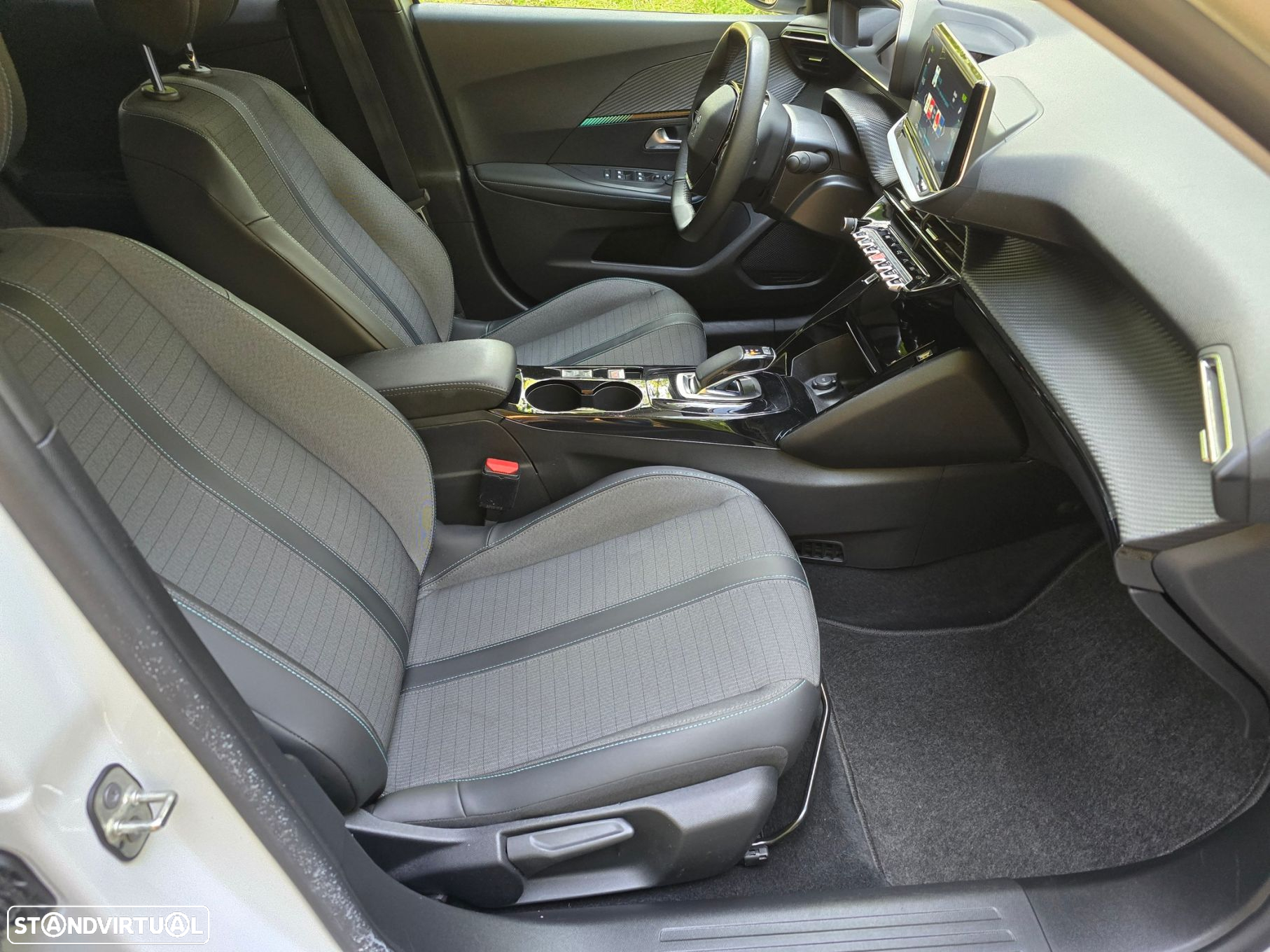 Peugeot e-2008 50 kWh Allure - 28