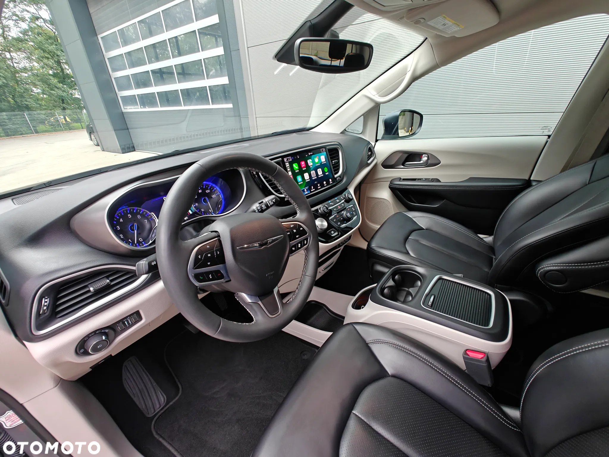 Chrysler Pacifica - 11