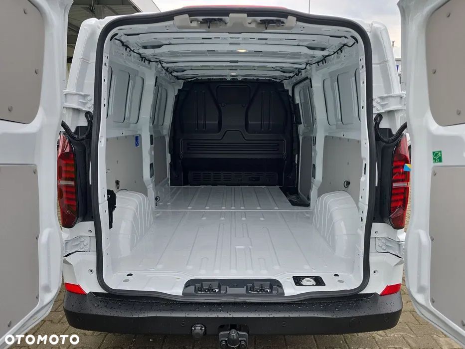 Volkswagen Transporter TDI L2H1 - 11