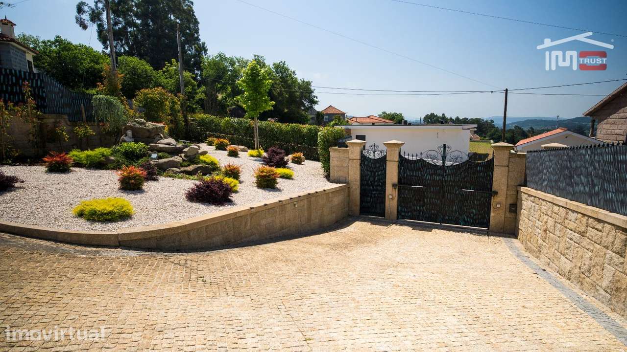 PROPRIEDADE EXCLUSIVA COM PISCINA, CAMPO DE TÉNIS E CASA DE HÓSPEDE... - Grande imagem: 3/40
